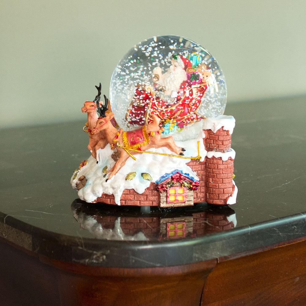 Santa's Gift Delivery Melody: Musical Christmas Water Snow Globe