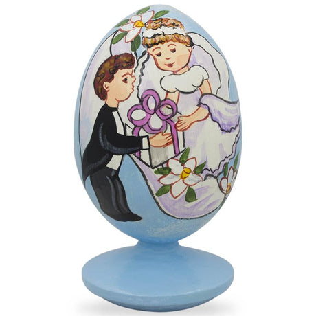 Bride and Groom Wedding Wooden Figurine in Multi color, Oval shape