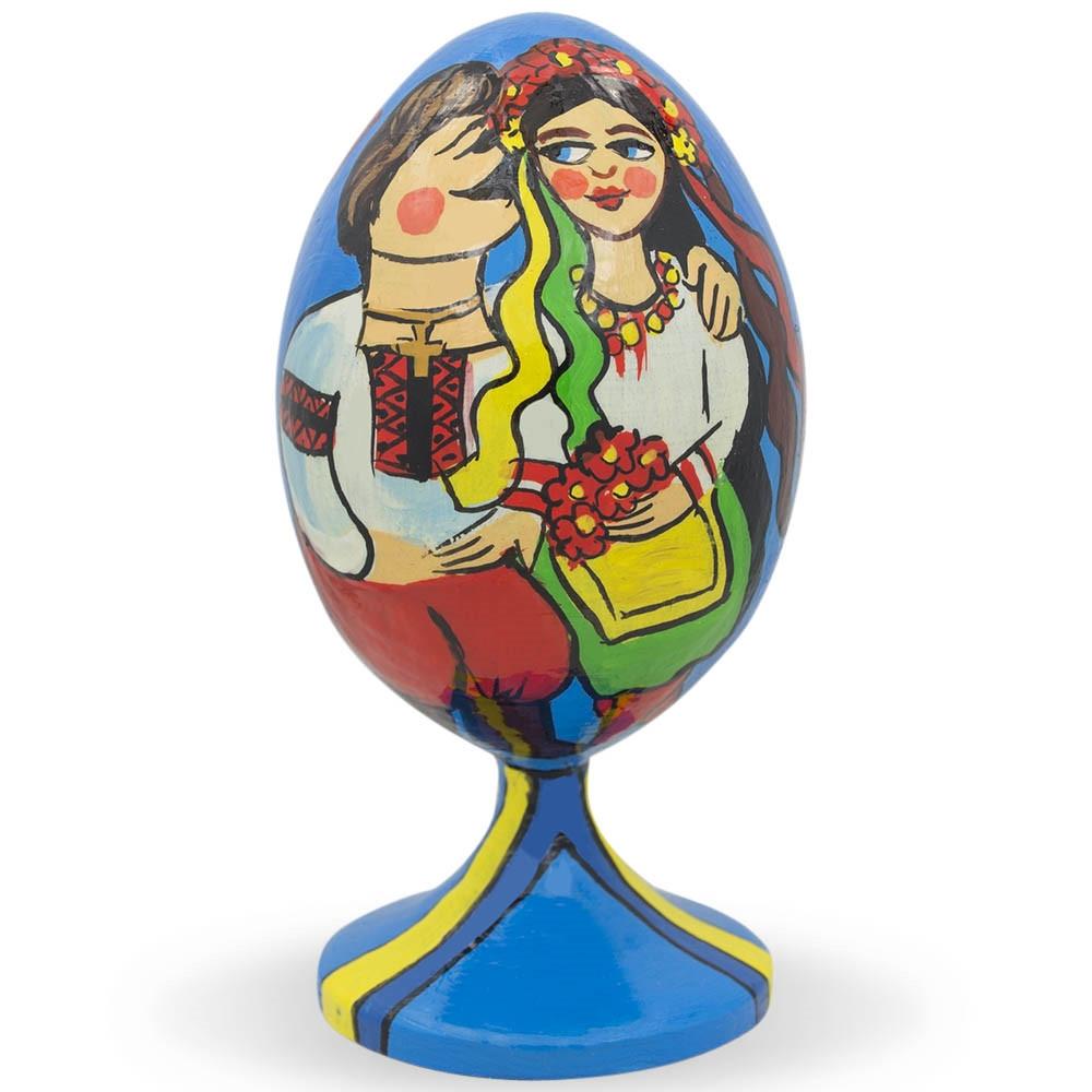 Couple Celebrating Ukrainian Independence Day Wooden Figurine in Multi color Oval