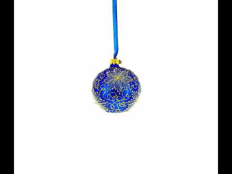 Adorno navideño de 3,25 pulgadas con copos de nieve brillantes y joyas sobre una bola de cristal azul