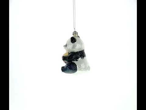 Panda genießt Nudeln – Glas-Weihnachtsornament