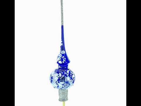 Elegante adorno navideño de cristal color cobalto con detalles brillantes