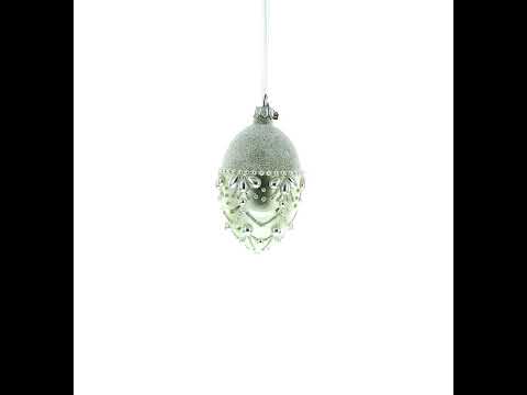 Weihnachtsschmuck aus weißen Perlen auf gefrorenem Glasei, 10 cm