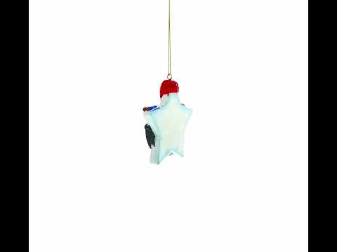 Eishockeyausrüstung mit Helm und Schläger – Christbaumschmuck aus Kunstharz