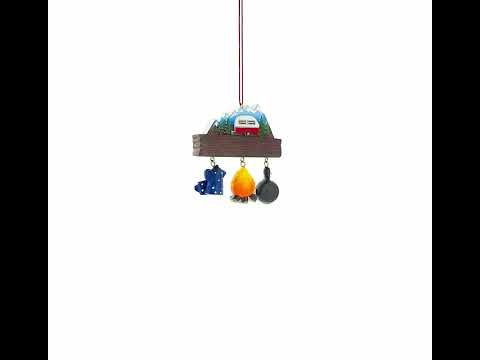 Fröhlicher Camper mit Lagerfeuer und Kochgeschirr – Weihnachtsbaumschmuck aus Kunstharz