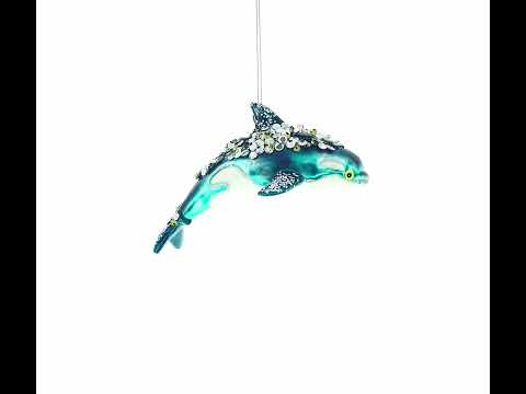 Adorno navideño de vidrio soplado con forma de orca majestuosa