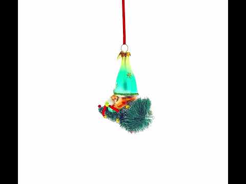 Gnom-Abenteurer reitet auf einem festlichen Baum – Glas-Weihnachtsornament