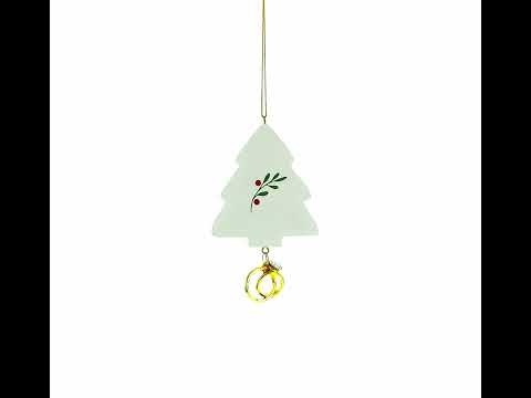 Adorno navideño de resina con el árbol de Navidad y los anillos de boda
