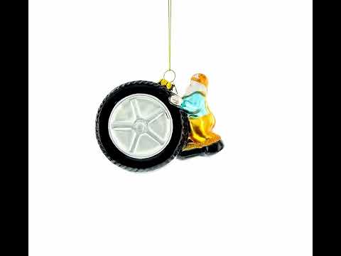 Adorno navideño de cristal con diseño de mecánico de reparación de neumáticos