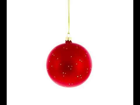 Adorno navideño de bola de cristal de 4 pulgadas con forma de Papá Noel rellenando medias junto a una acogedora chimenea
