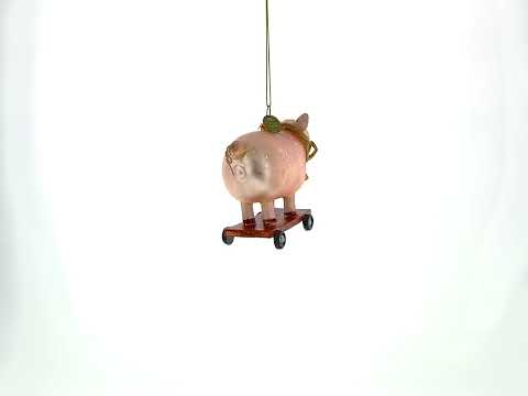 Ein Schwein fährt auf einem Skateboard – Christbaumschmuck aus Glas