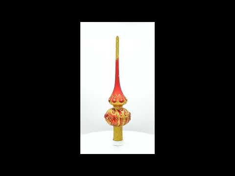 Rollos dorados sobre copa de árbol de cristal rojo